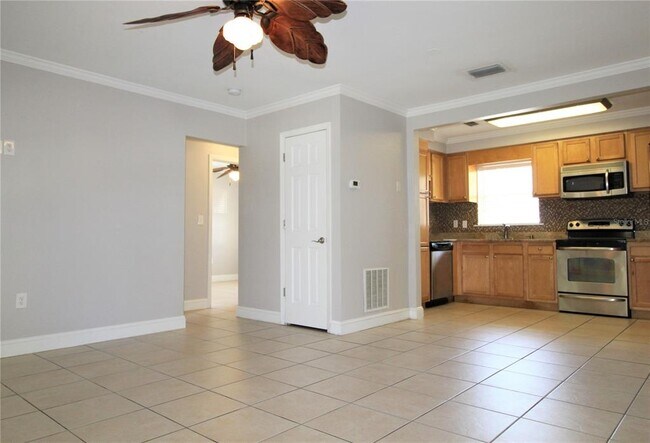 Foto del edificio - 1648 Redwood St