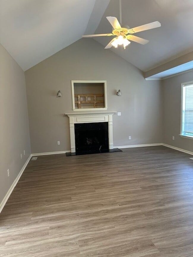 Building Photo - 305 Towbridge Ln