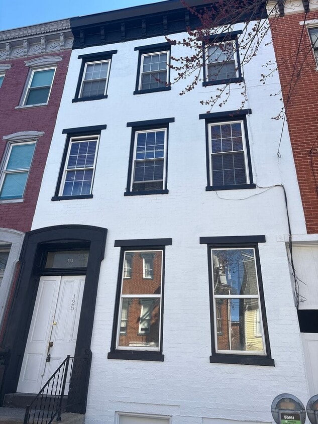 Primary Photo - 1st Floor 1 Bedroom Apartment in Downtown ...