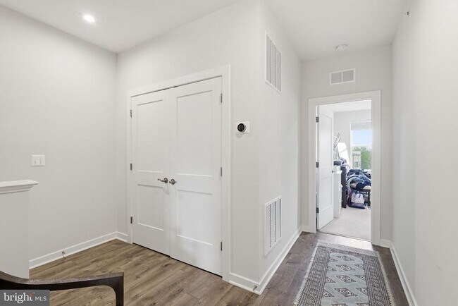 Foto del edificio - 20354 Newfoundland Sq