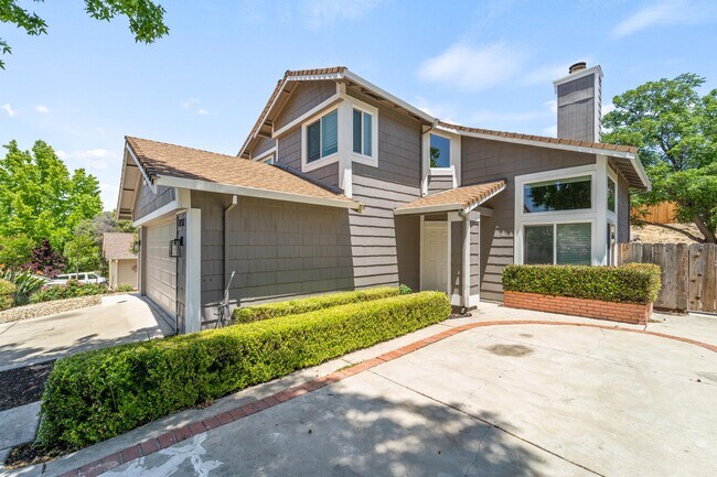 Building Photo - 2731 Mayflower Dr