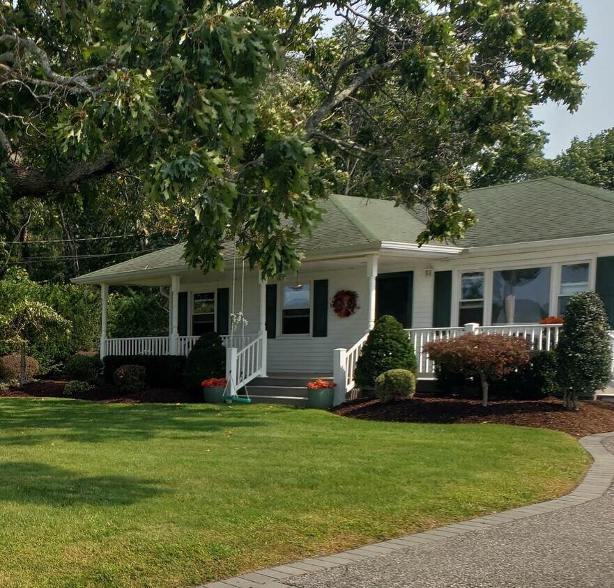 Primary Photo - 151 Ryerson Ave