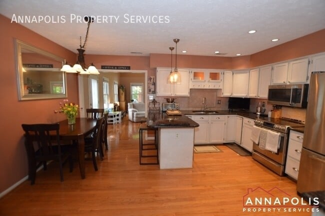 Building Photo - 714 old love point road