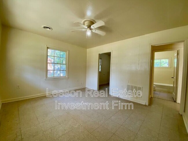 Building Photo - 3020 Conmar St