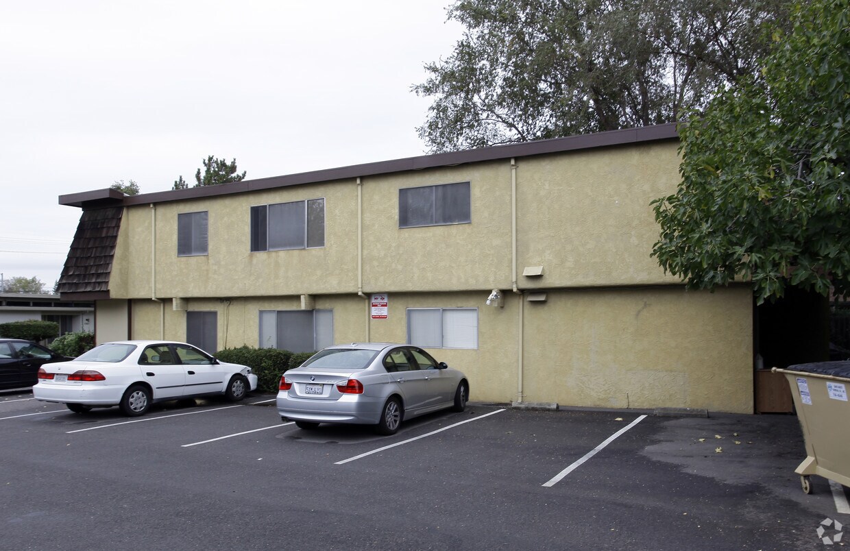Building Photo - Drake Apartments