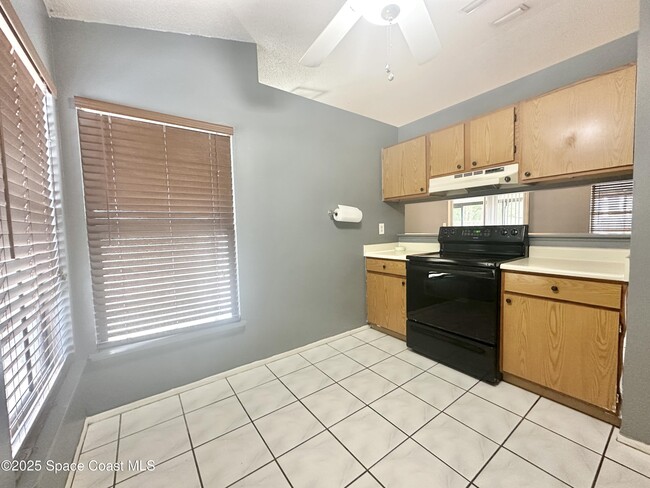 Foto del edificio - 5055 Canoni Pl