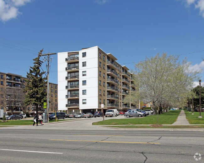 Building Photo - Venetian Towers