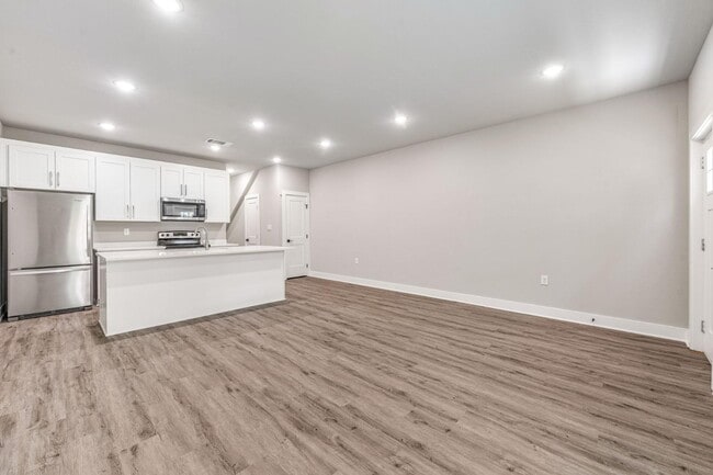 Building Photo - 1539 Sophia Ave