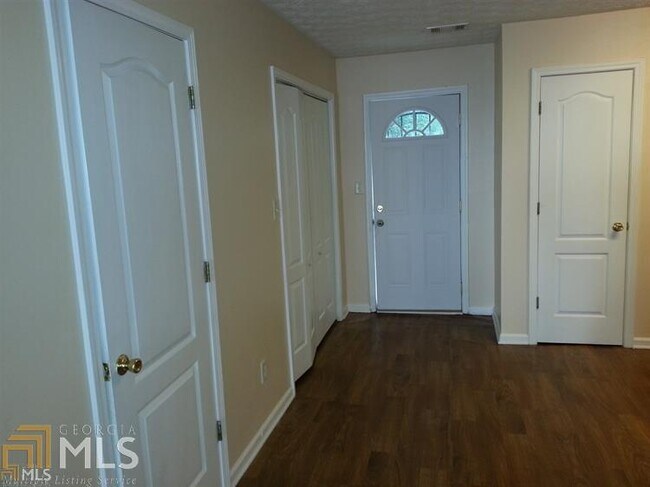 Foto del edificio - 3081 Fields Dr