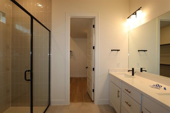 Building Photo - 4914 Seadrift Dr