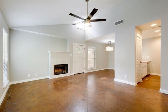 Building Photo - 6204 Okner Ln