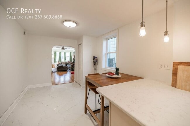 Building Photo - 2978 E Thompson St