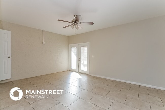 Building Photo - 203 Valley Dr