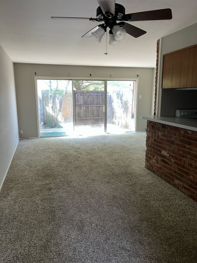 Foto del edificio - 3000 W Illinois Ave