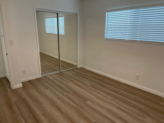 Foto del edificio - 1143 Raymond Ave