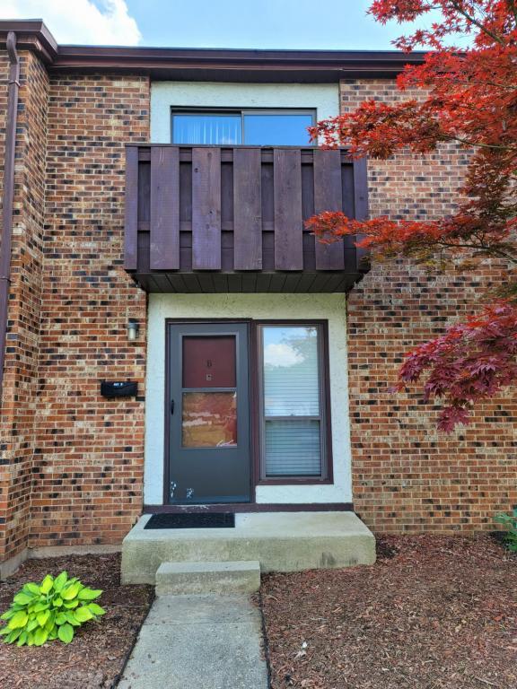 Primary Photo - 647B VILLA RD