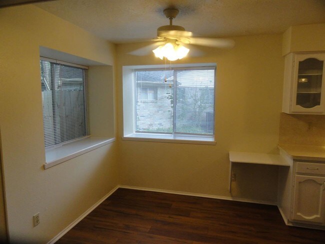 Foto del edificio - 16414 Paint Rock Rd