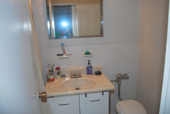 Full bathroom - 99 Prospect St