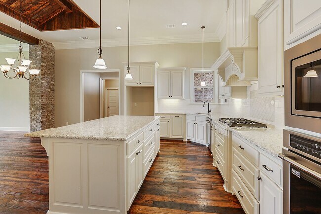 Building Photo - 41035 Talonwood Dr