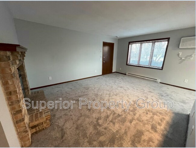 Building Photo - 2 S Wickham Ct