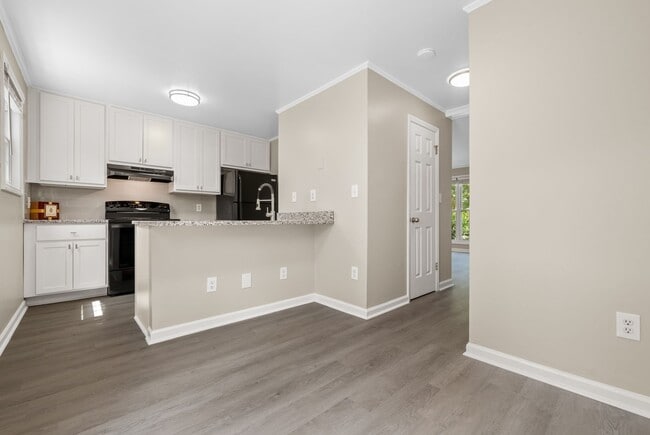 Building Photo - 8 Hayti Ln