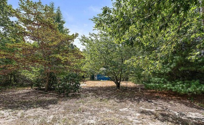 Patio interior - 107 Bayberry Ave