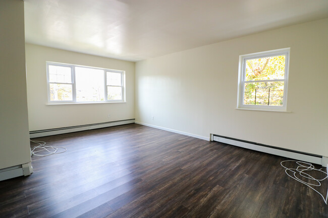 Living Room - 4110 Throggs Neck Expy