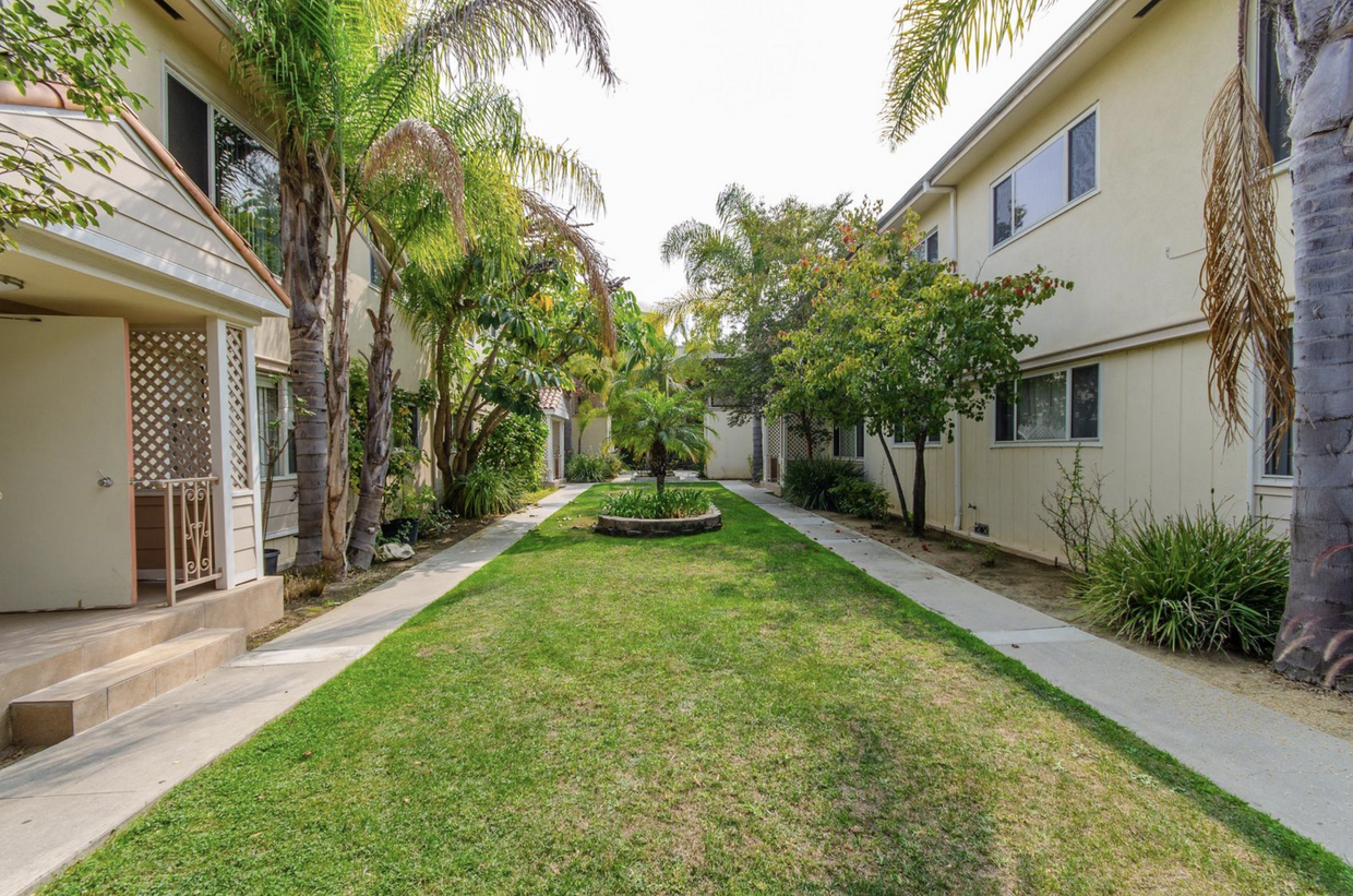 Primary Photo - 10560 National Blvd