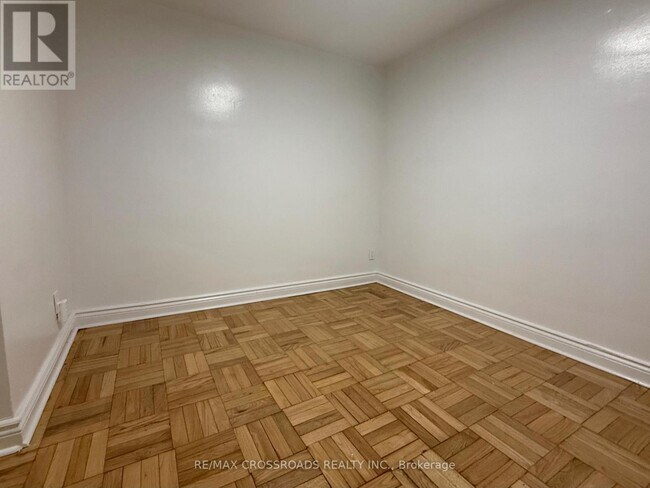 Photo du bâtiment - 2770 Yonge St