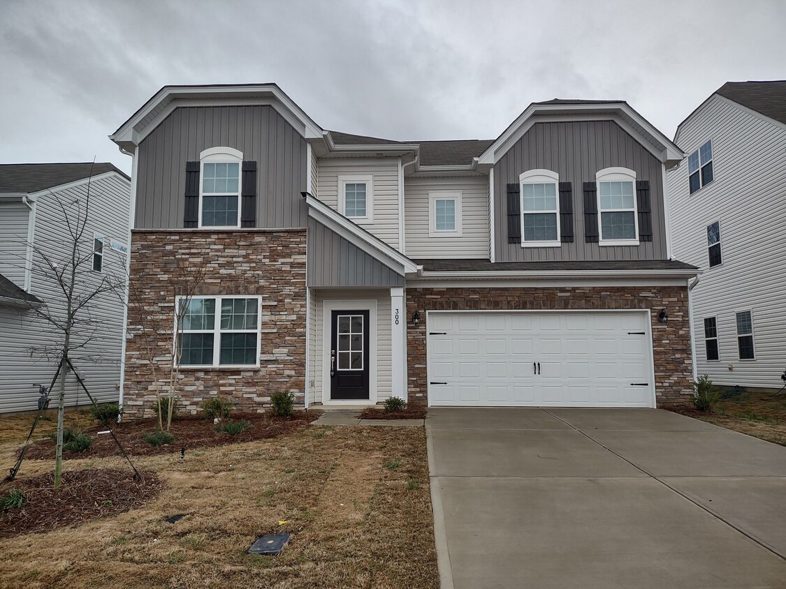 Primary Photo - Move-in ready Home in Gambill Forest!