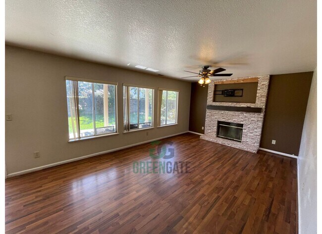 Foto del edificio - Price Drop!! North Stockton Home is Move i...