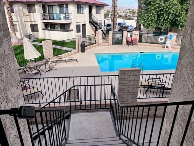 Building Photo - 2 BR Upstairs Remodeled Condo includes Wat...