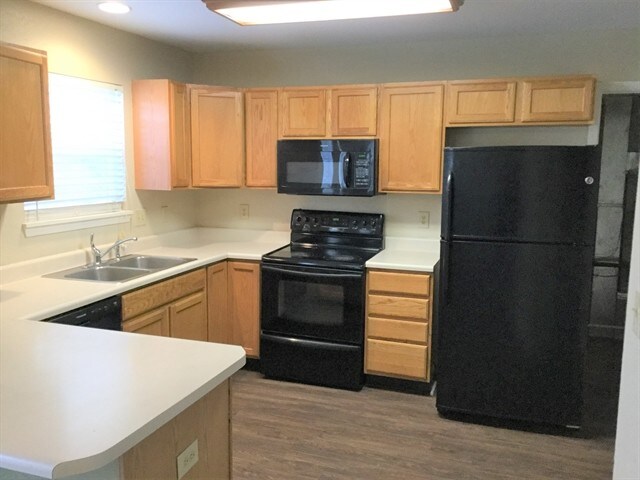 Building Photo - 628 Treyburn Lakes Way