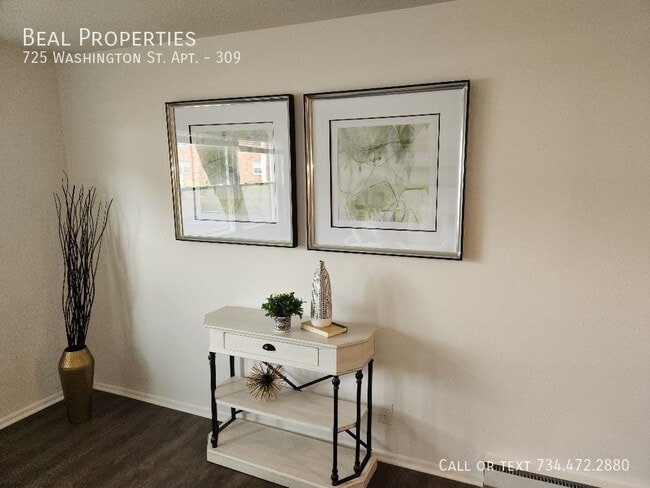 Building Photo - 725 Washington St