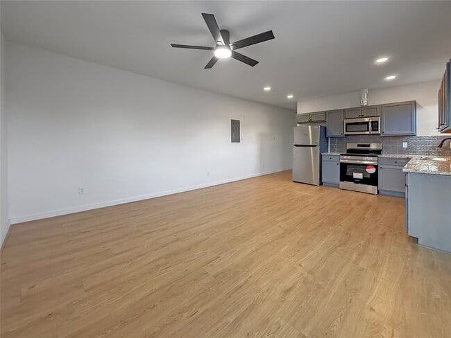 Building Photo - 6707 Avenue F