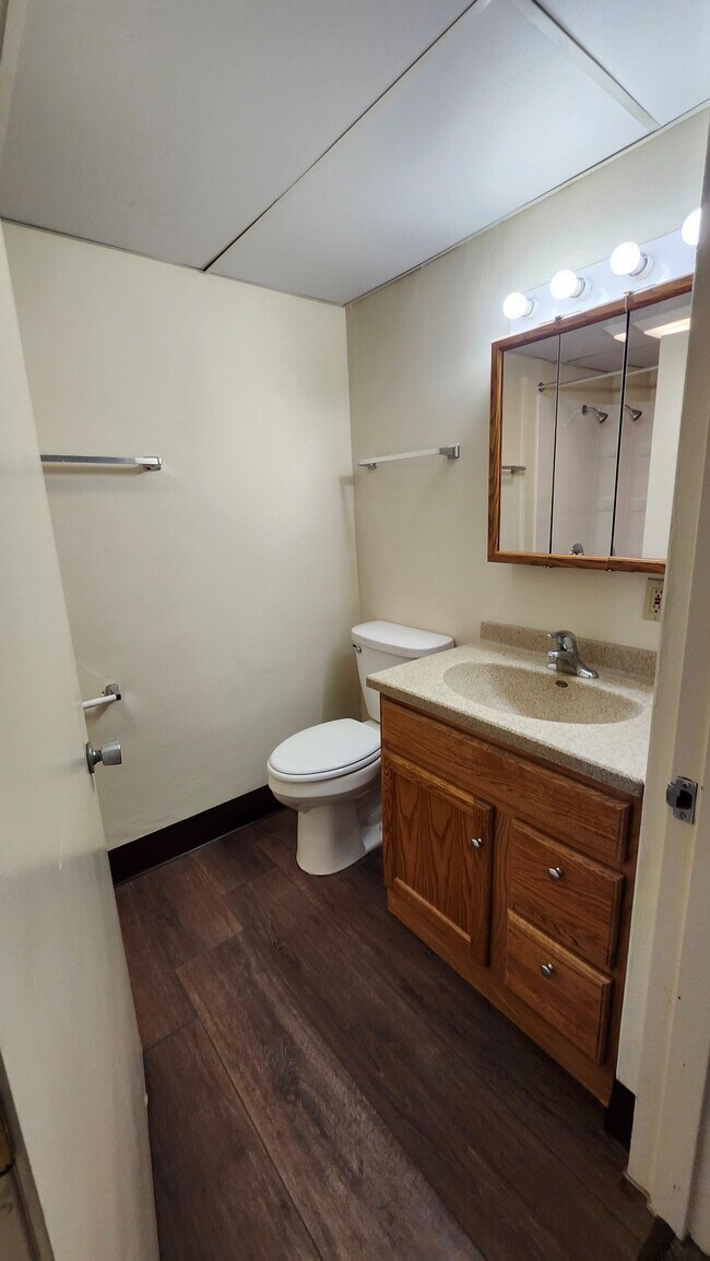 Building Photo - Theta House