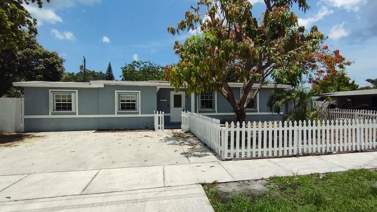 Foto principal - 4620 NE 15th Ave