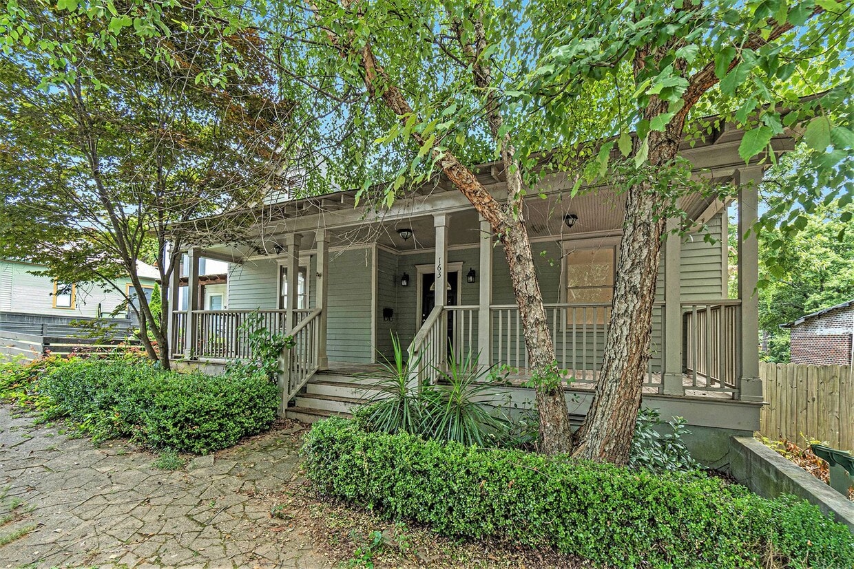 Beautiful home in sought after Edgewood House for Rent in