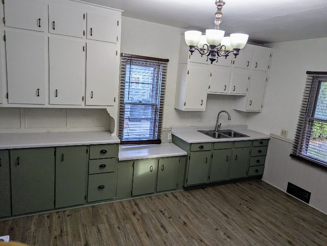 Building Photo - 1548 S 57th St