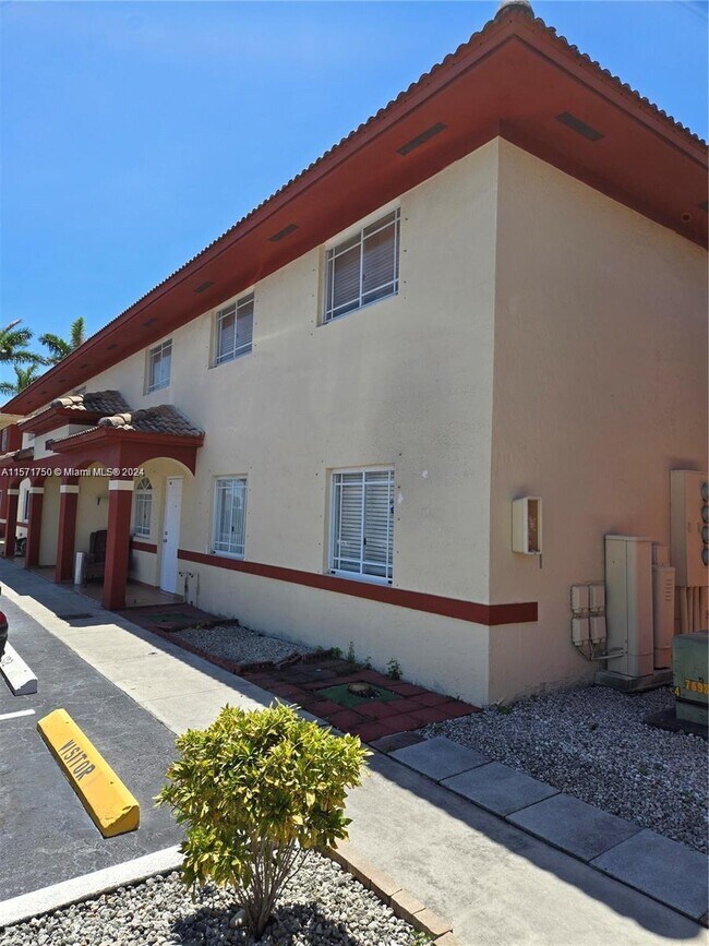 Building Photo - 11003 W Okeechobee Rd