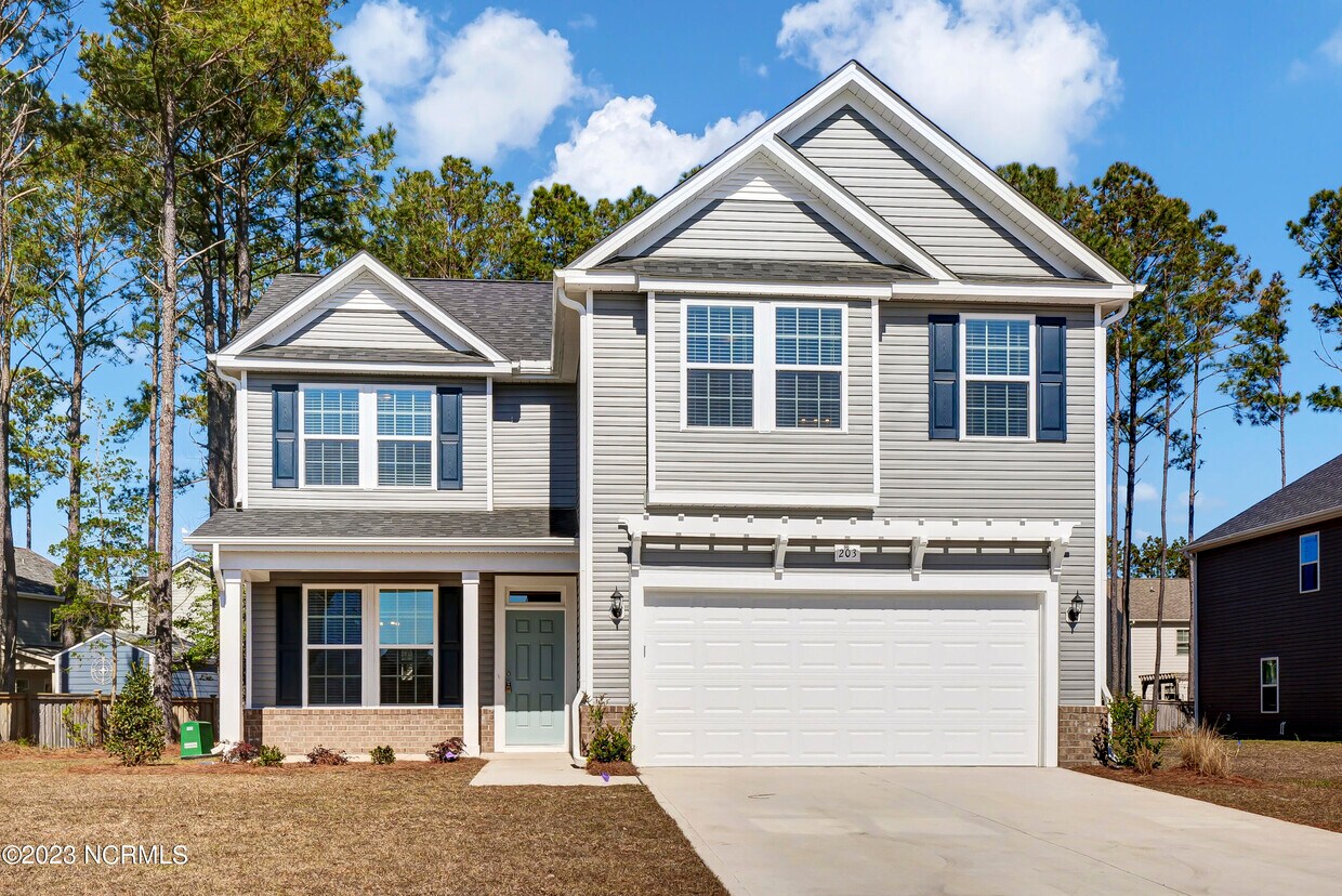 Primary Photo - 203 E Red Head Cir