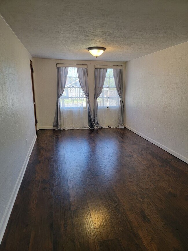 Foto del edificio - Charming upstairs 1 bedroom apartment
