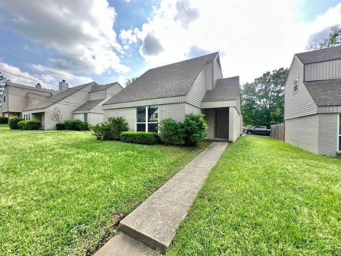 Foto principal - Available Now! Beautiful 3 Bedroom 2 Bath ...