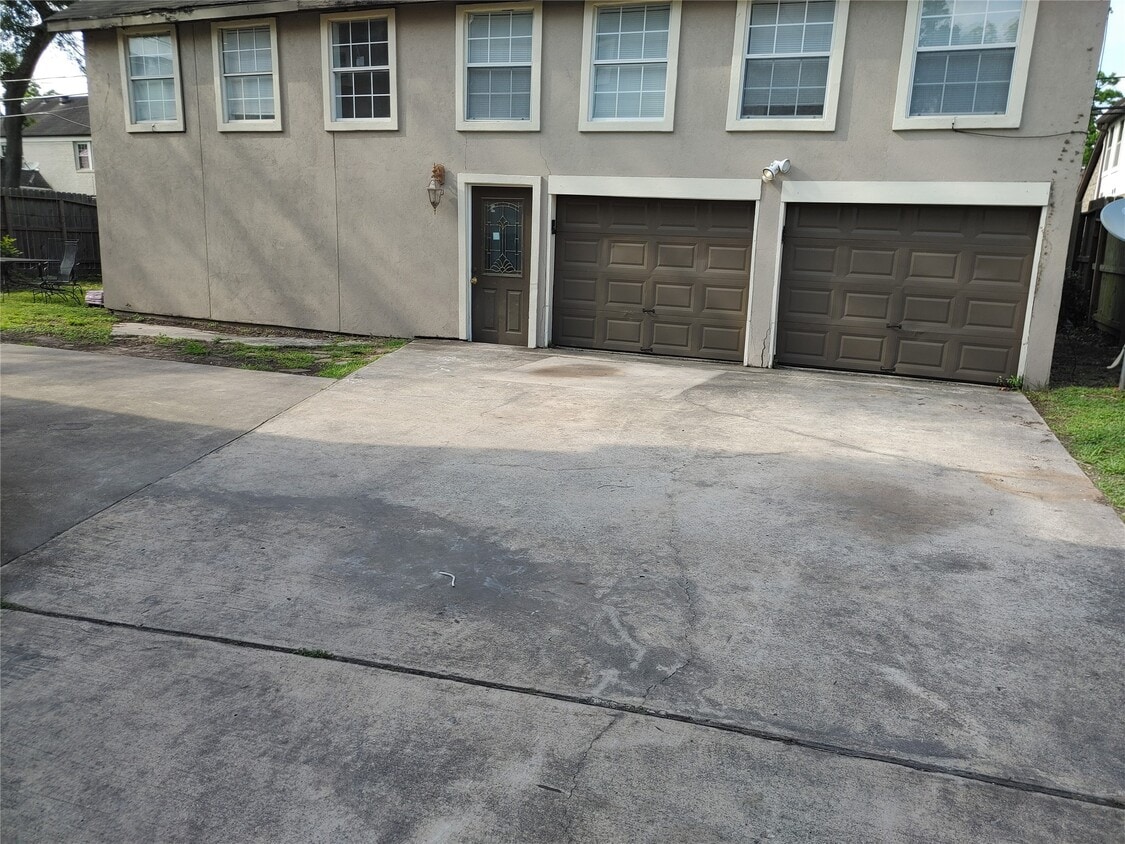 Primary Photo - 3425 Southmore Blvd