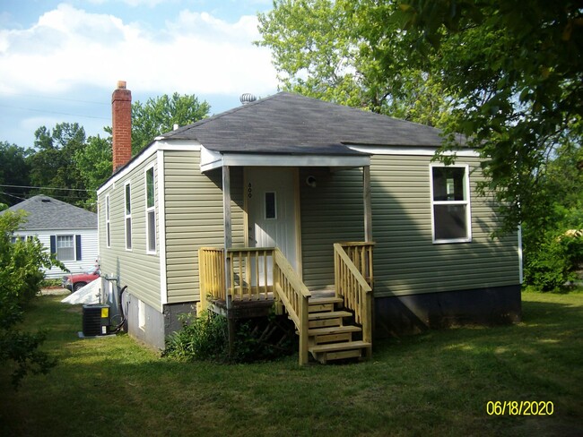 Building Photo - 3 Bedroom/1Bath