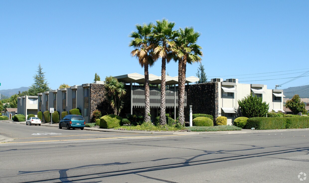 Foto principal - Montclair Garden Apartments