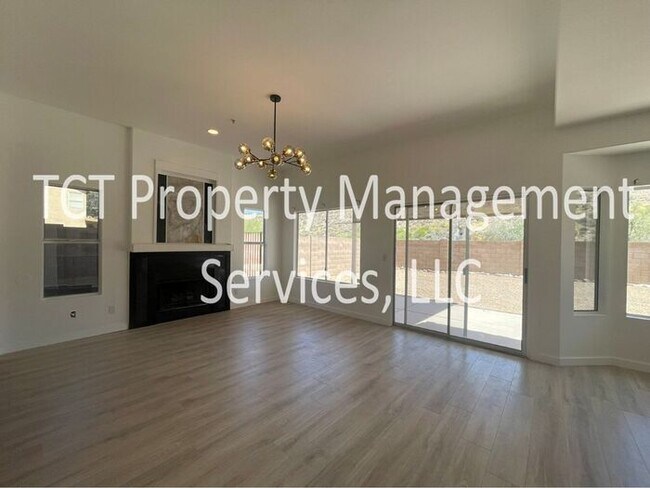 Foto del edificio - Stunning 4 Bedroom with Desert View!