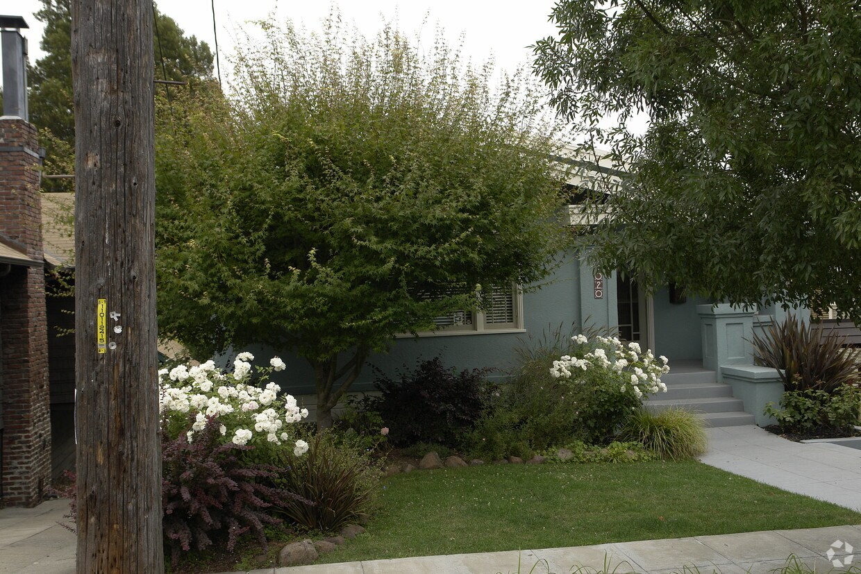 Foto del edificio - 4018 Ardley Ave