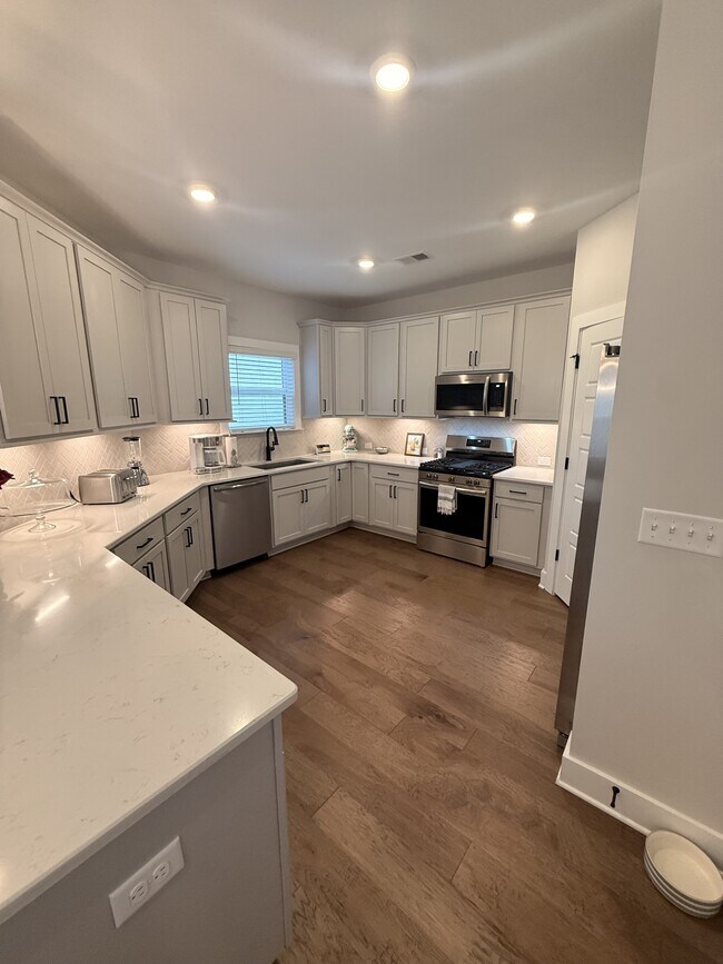 Foto del edificio - 9030 Headwaters Dr