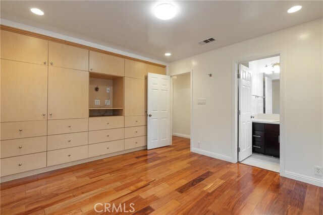 Foto del edificio - 8307 Longden Ave